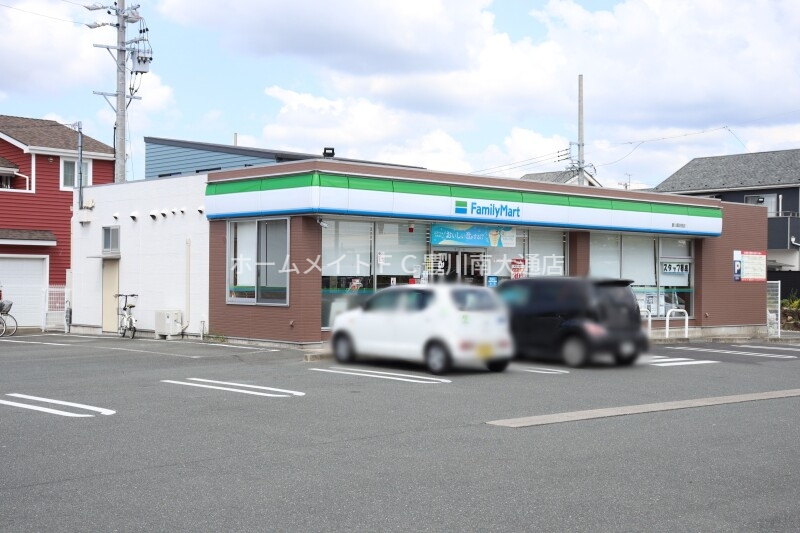 コンビニ　ファミリーマート豊川諏訪西店（コンビニ）まで408m