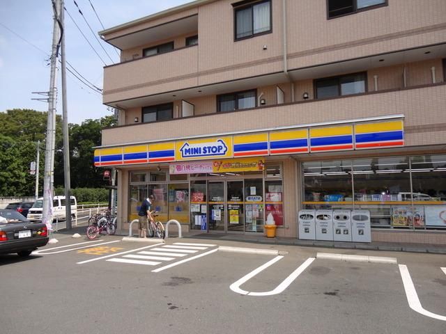 コンビニ　ミニストップ三鷹野崎店（コンビニ）まで551m