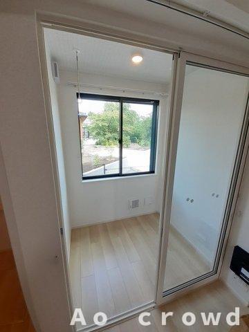 バルコニー　陽当たり良好なサンルームです