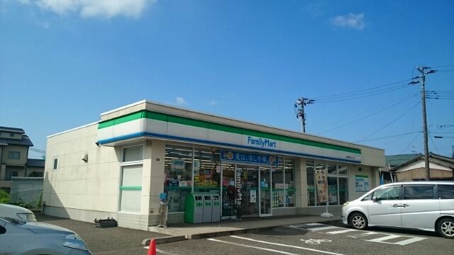 コンビニ　ファミリーマート中野山５丁目店（コンビニ）まで250m