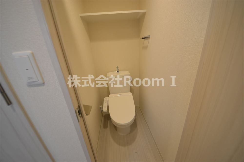 トイレ　落ち着いた色調のトイレです