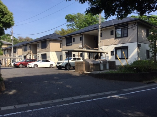 駐車場　敷地内駐車場１台付（無料）