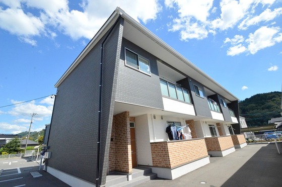 建物外観　築浅２ＬＤＫ募集中！