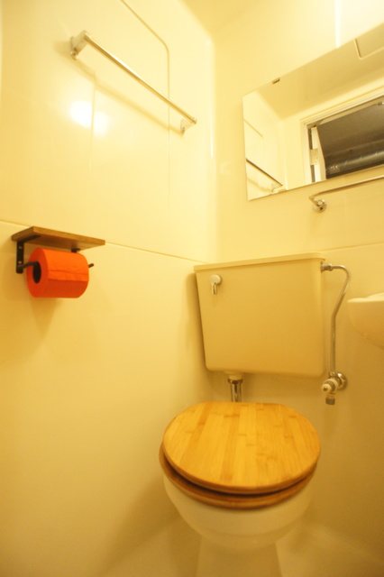 トイレ　白を基調とした空間で清潔感のあるトイレです♪