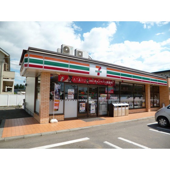 コンビニ　ファミリーマート（コンビニ）まで50m