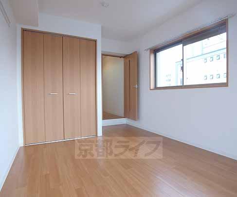 居室・リビング　角部屋仕様：窓があります