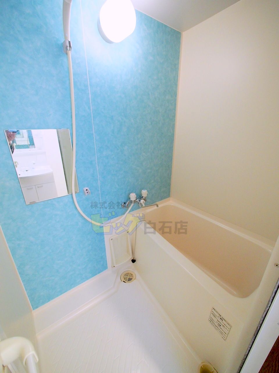 バス・シャワールーム　広々タイプのお風呂です♪