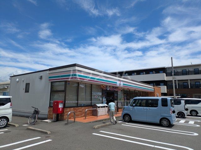 コンビニ　セブンイレブン 静岡小鹿店（コンビニ）まで900m