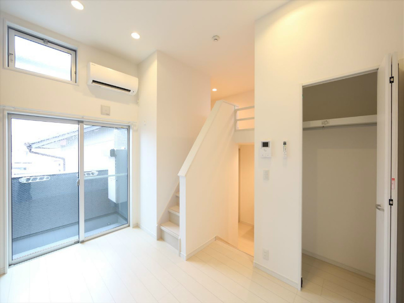 収納　洋室5.1帖　クローゼット（収納充実してます）　イメージ画像