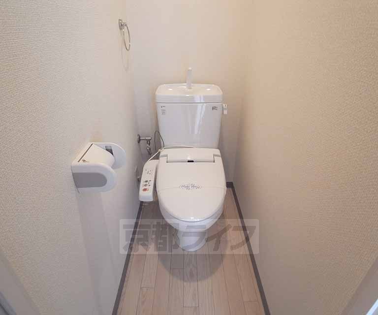 トイレ　ウォシュレット付きのきれいなトイレです・