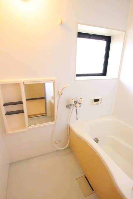 バス・シャワールーム　追焚き付きの浴室★