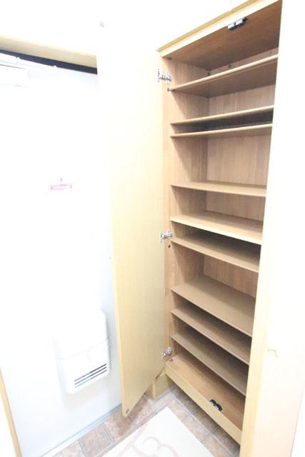 玄関　トールサイズの下駄箱で靴が沢山収納可能★