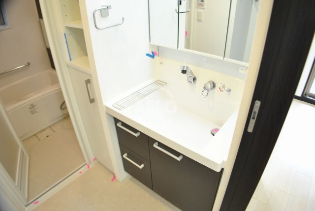 洗面設備　アーデンタワー本町イースト　独立洗面化粧台