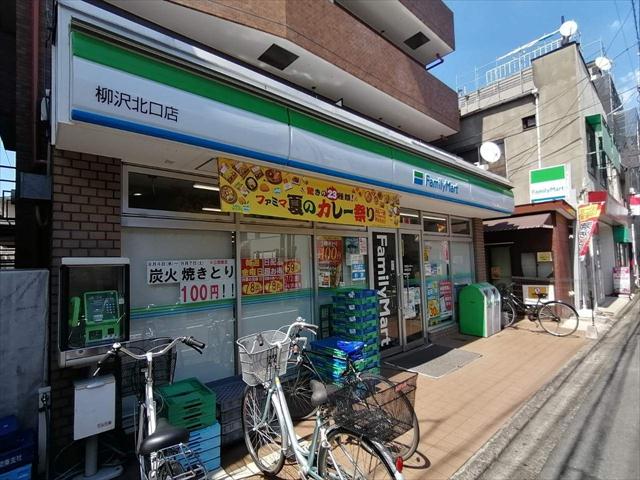 コンビニ　ファミリーマート（コンビニ）まで880m