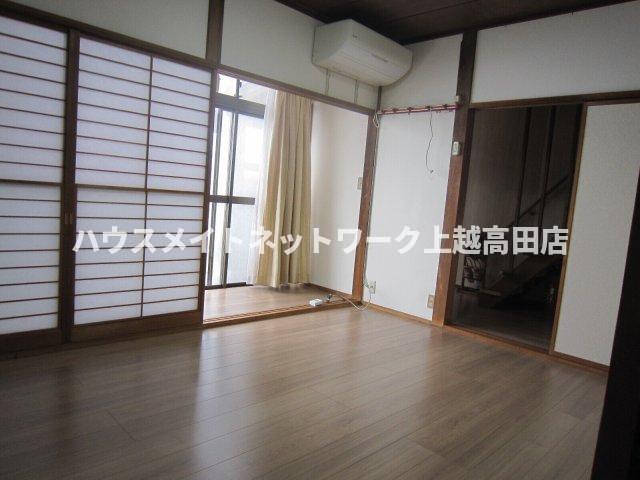 居室・リビング　１階の６帖洋室