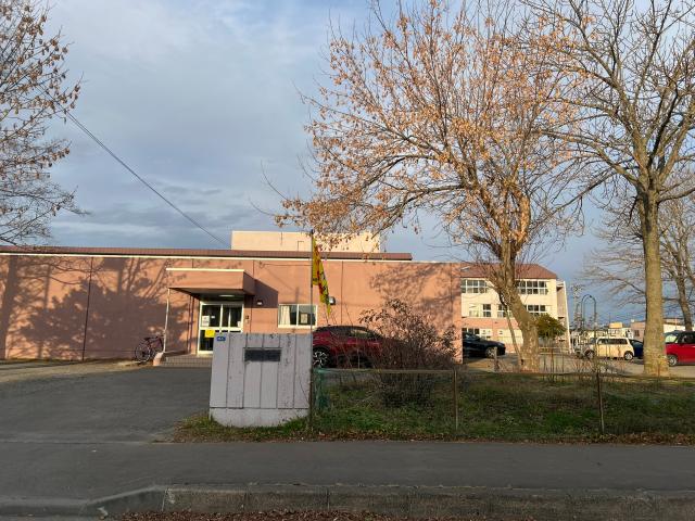 小学校　釧路市立愛国小学校（小学校）まで1404m