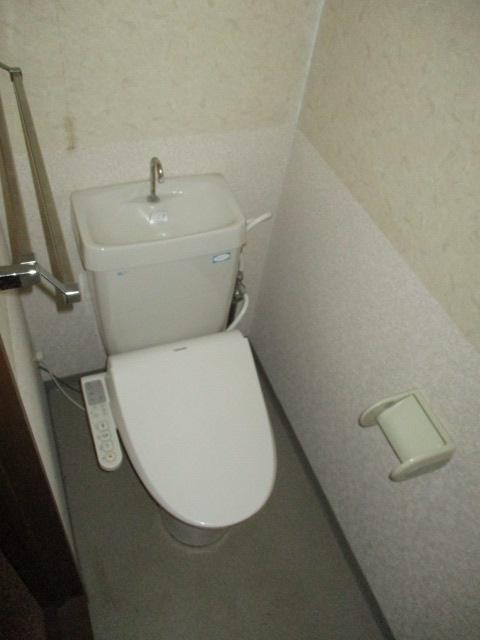 トイレ　居室から離れた場所のおトイレは良設計です！