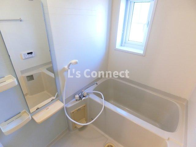 バス・シャワールーム　追焚き、浴室乾燥付きのお風呂。