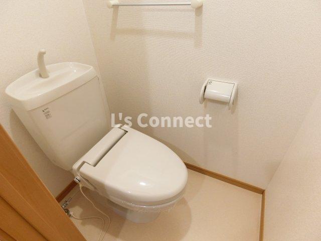 トイレ　暖房便座付きのトイレ。