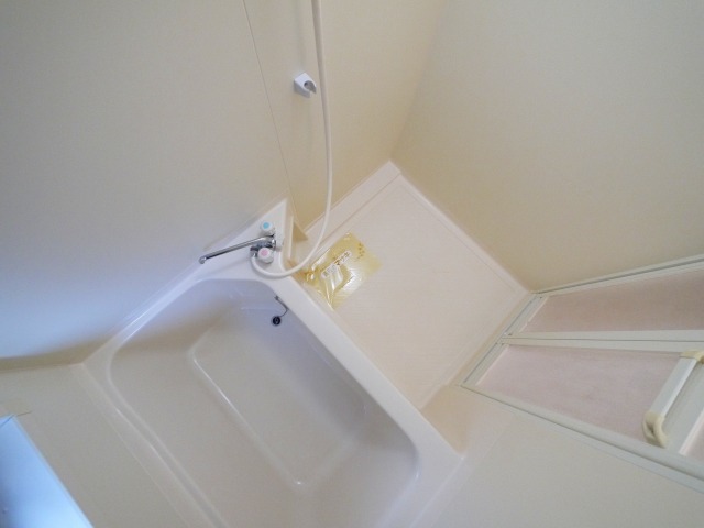 バス・シャワールーム　落ち着いた空間のお風呂です