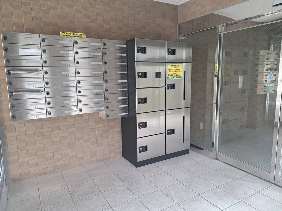 エントランス　宅配ボックス