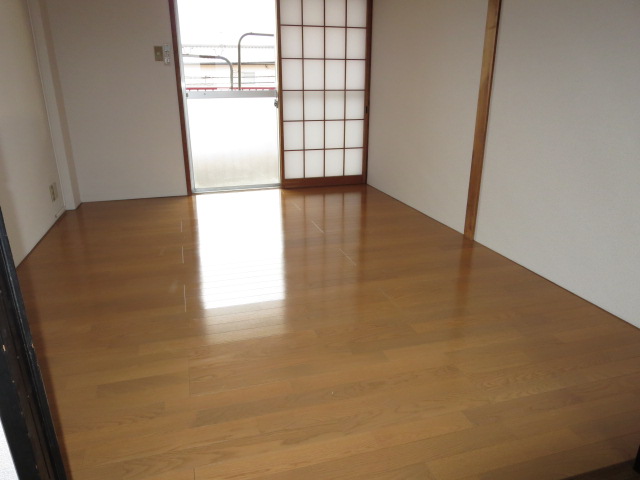 居室・リビング　室内