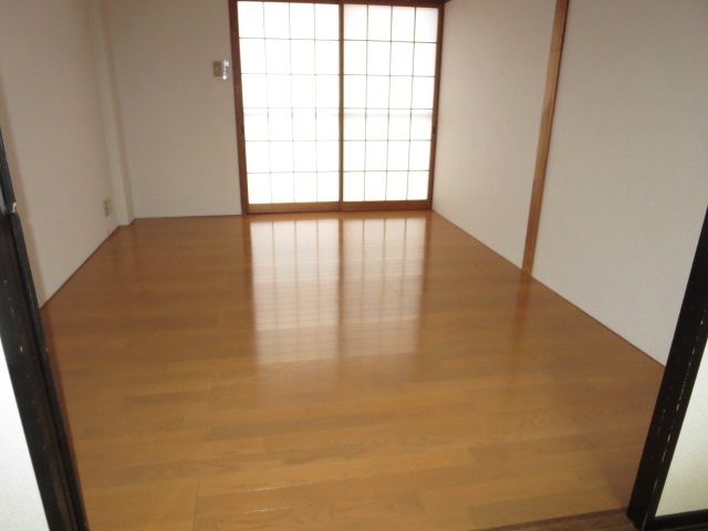 居室・リビング　室内