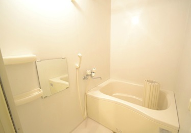 バス・シャワールーム　★人気のバス・トイレ別★　★浴室乾燥機付きです♪