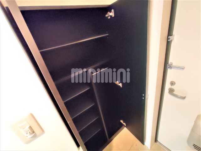 その他設備　下駄箱付きの玄関