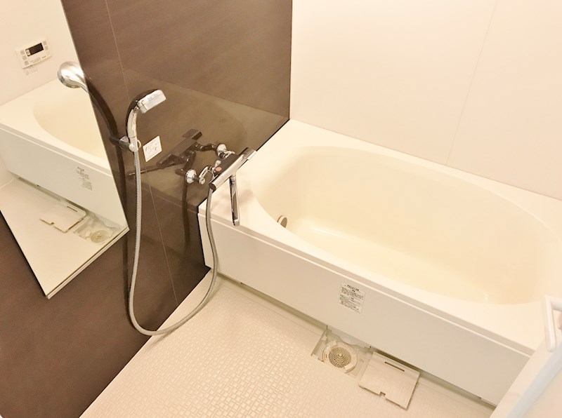 バス・シャワールーム　循環式追い炊き機能の付いた浴室なのでいつでもアツアツのお風呂