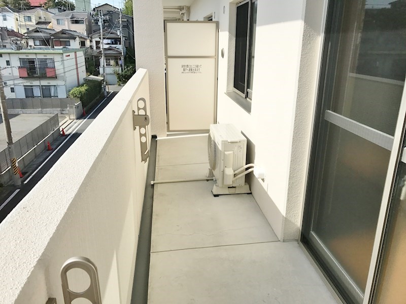 バルコニー　ベランダも広く、洗濯ものびのび行えます♪