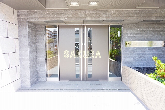 エントランス　お洒落な建物デザイン♪