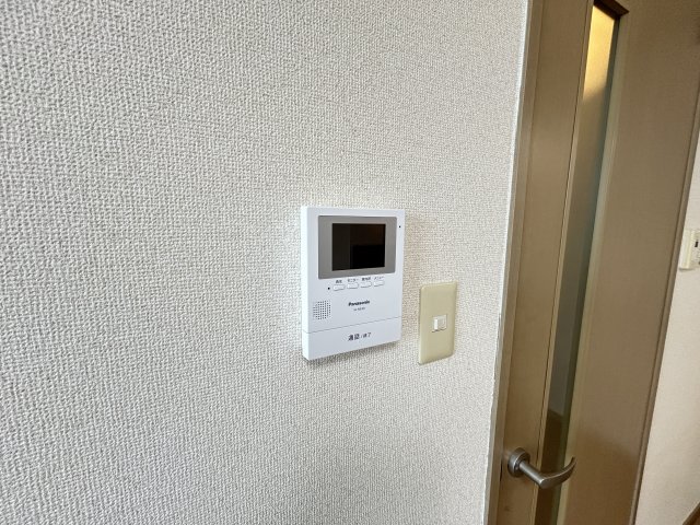 セキュリティ　安心のモニターフォン付き