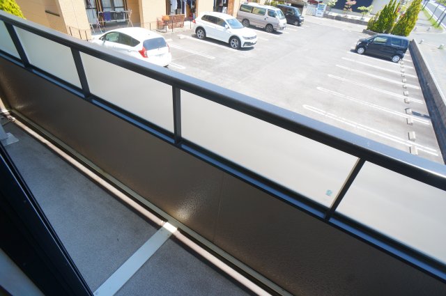 バルコニー　バルコニーからの眺めを楽しみながら食事をしませんか