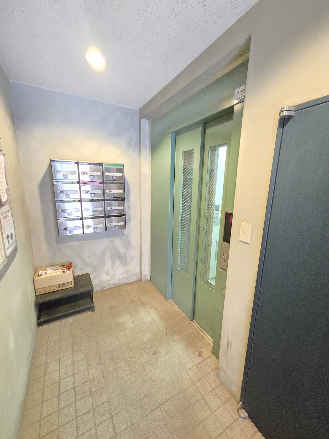 エントランス　エレベーター