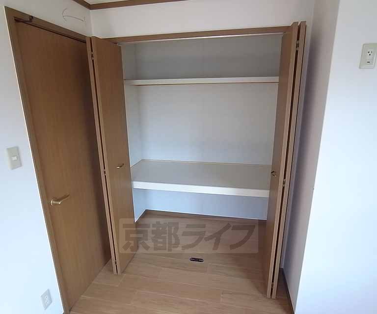 収納　７．５帖の洋室の収納です。