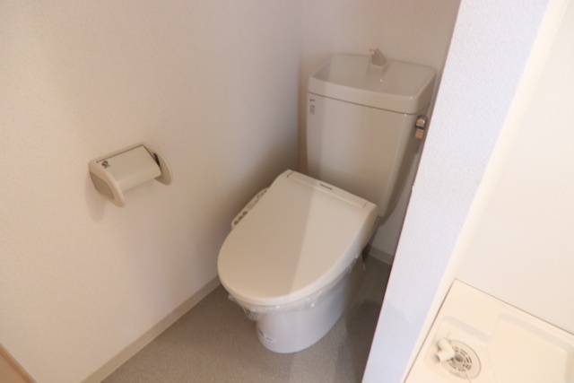 トイレ　※別室の参考写真の為、現況優先です。