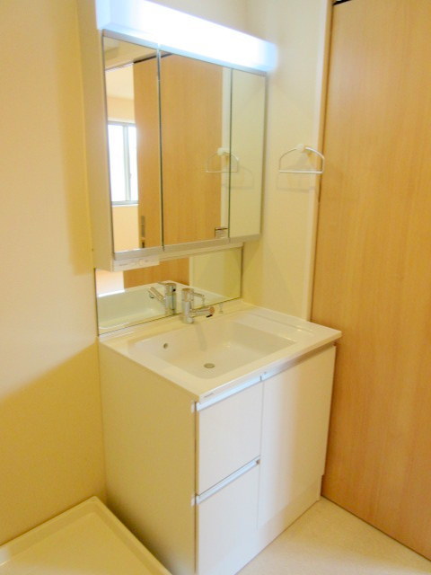 洗面設備　★三面鏡の独立洗面化粧台★