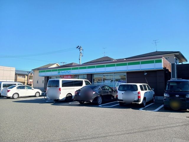 コンビニ　ファミリーマート（コンビニ）まで394m