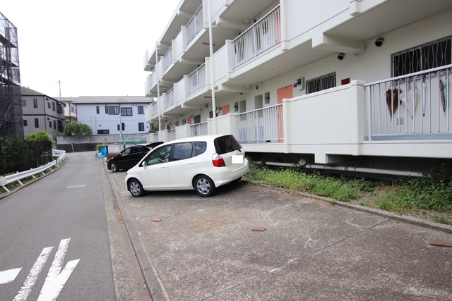 駐車場　敷地内駐車場（有料・要空き確認）