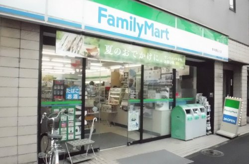 コンビニ　ファミリーマート 東中野駅北店（コンビニ）まで205m