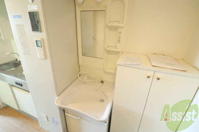 洗面設備　綺麗な洗面台です