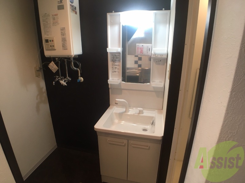 洗面設備　シャンプードレッサー。身支度はここでばっちりですね。