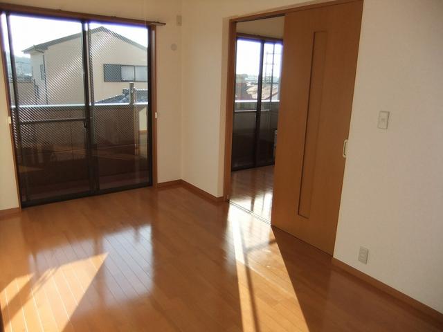 居室・リビング　室内