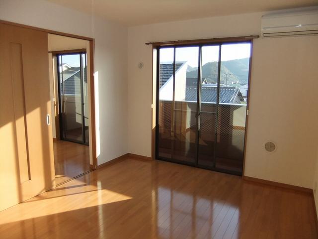 居室・リビング　室内