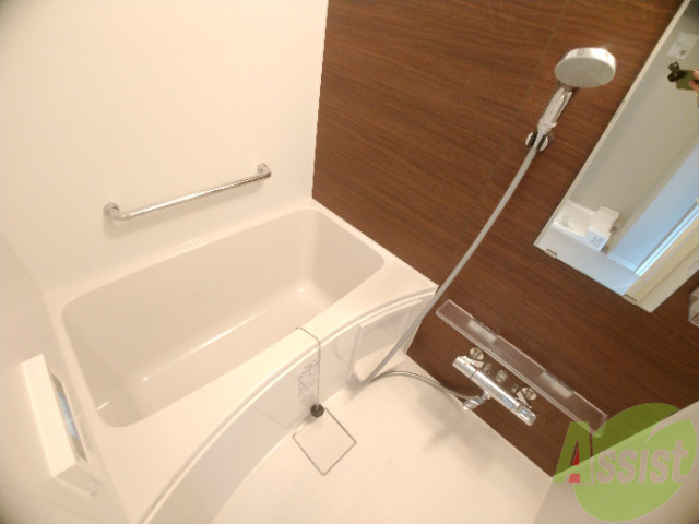 バス・シャワールーム　浴室は綺麗で追い焚きも付いて気持ちよくお過ごしいただけます