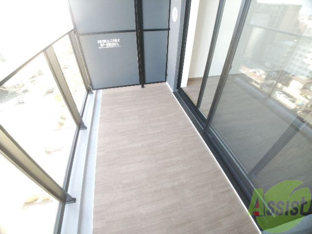 バルコニー　ベランダはよく日が当たり気持ちの良い空間です。