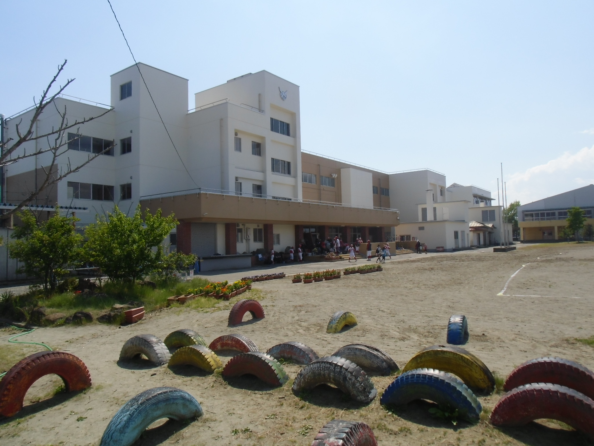 小学校　石巻市立大街道小学校（小学校）まで597m