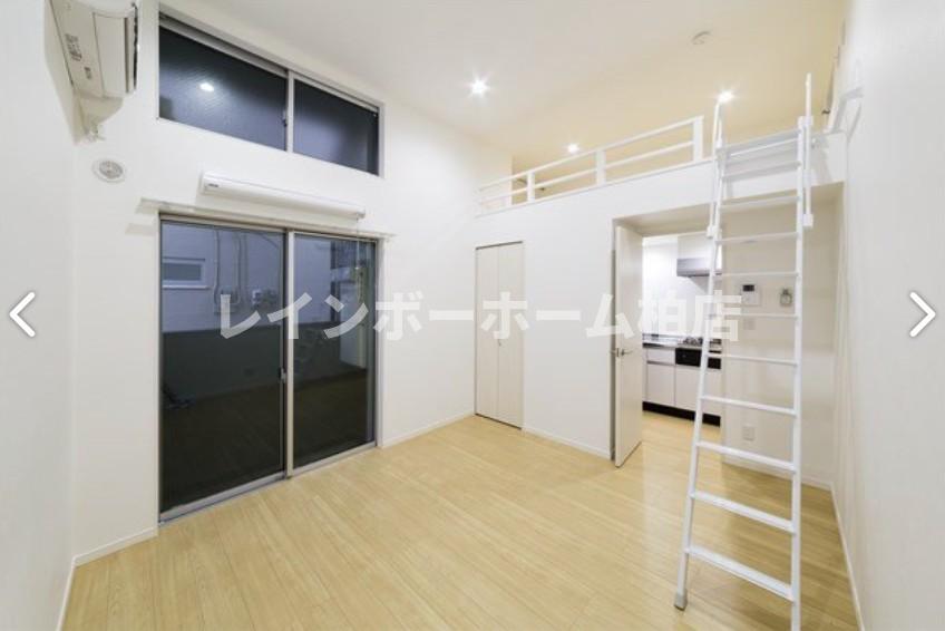 その他部屋・スペース　こちらの居間で趣味の時間をお楽しみください