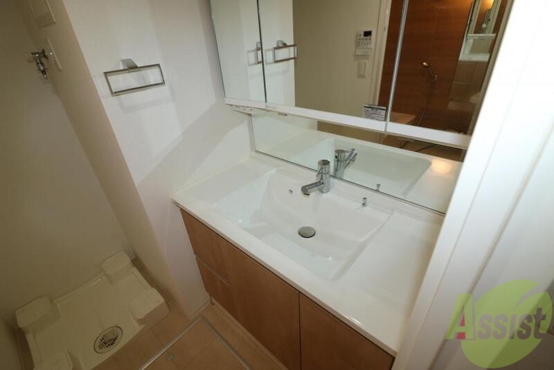 洗面設備　洗面所独立しています。大きな鏡！とってもうれしいですね。